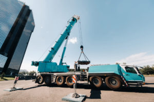 Аренда манипулятора с крановой установкой для подъёма грузов